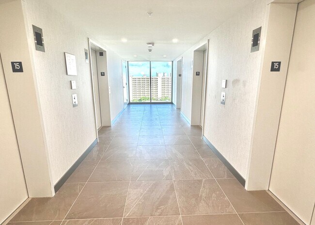 Building Photo - RARELY AVAIL 1 BED/1 BATH/1 PRKG OCEAN VIE...