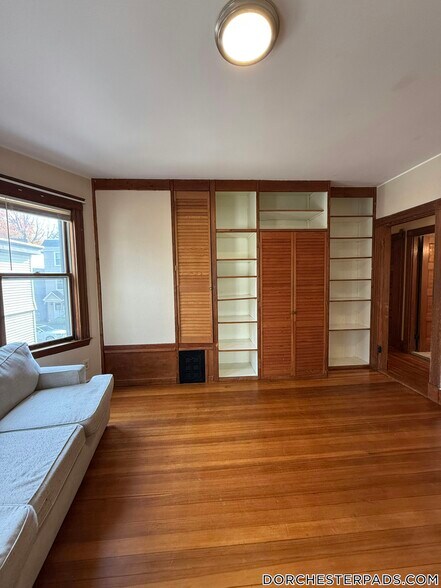 Building Photo - 18 Romsey St