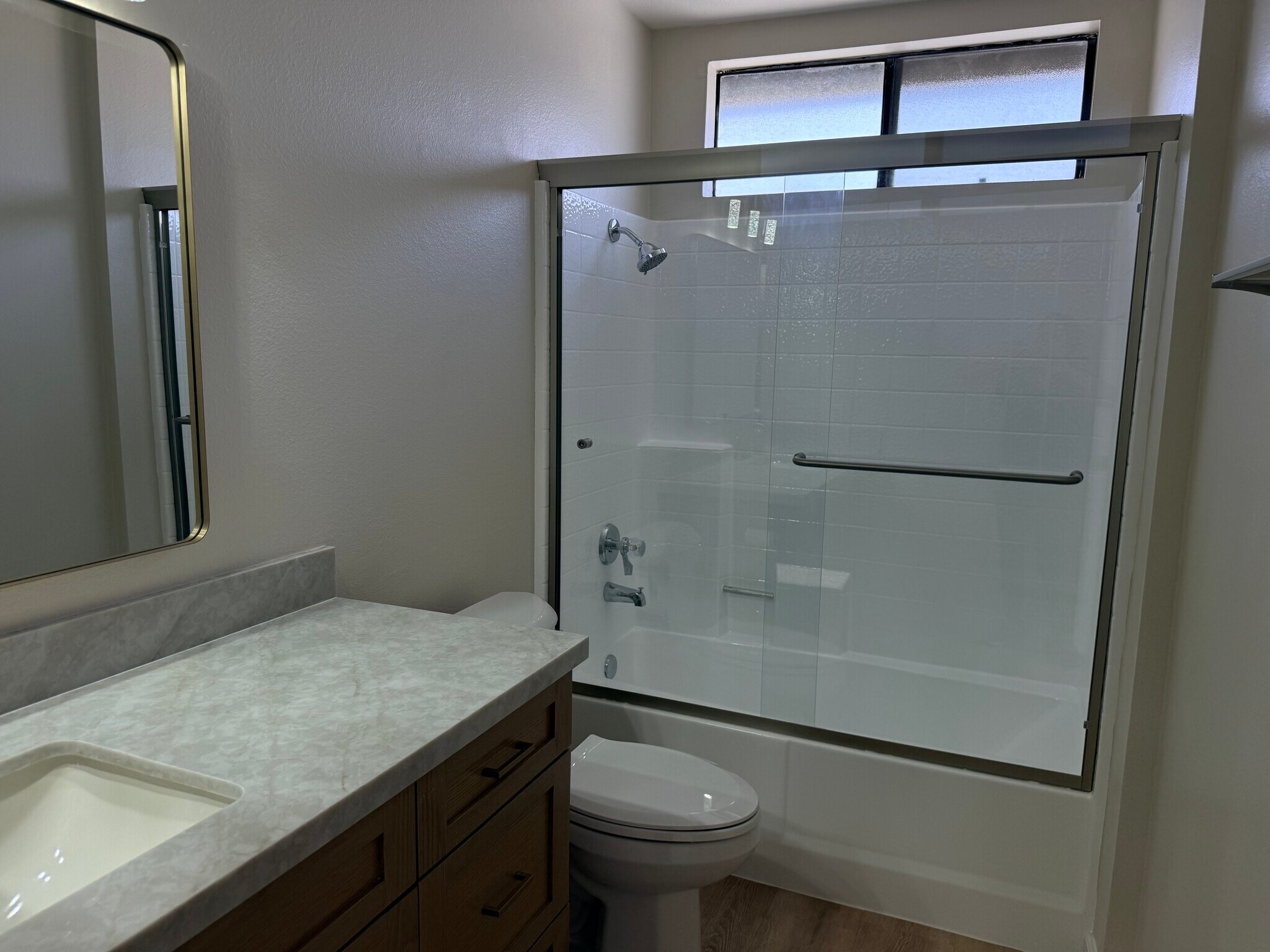 Tub shower enclosure - 470 E 7th St
