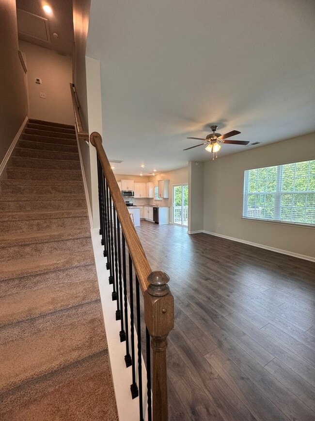 Building Photo - Beautiful 4BR 2.5BA Home in Trinity