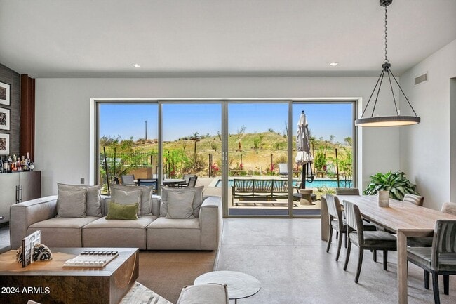 Building Photo - 15212 N Sandy Blf Rd