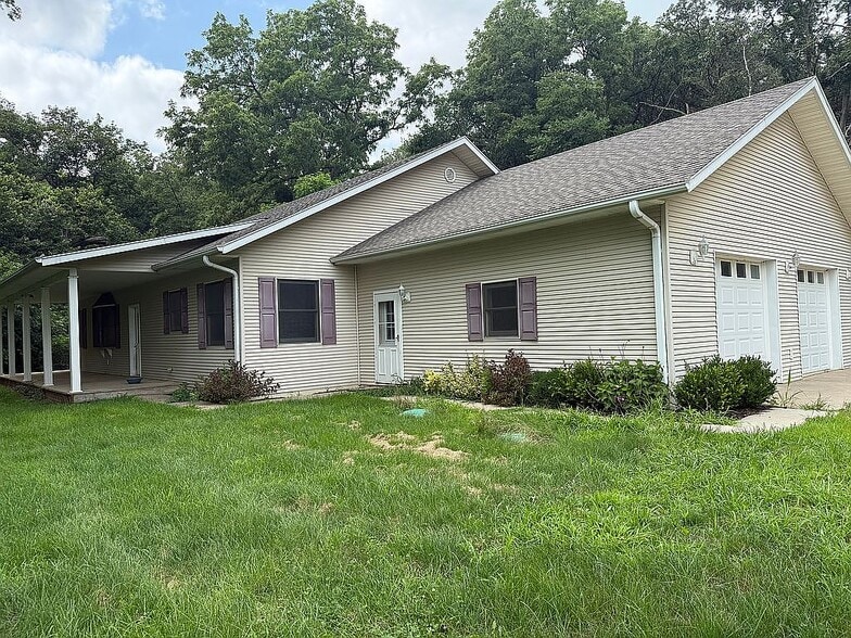 Primary Photo - 15024 Peach Ave