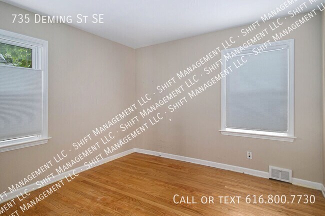 Building Photo - 735 Deming St SE