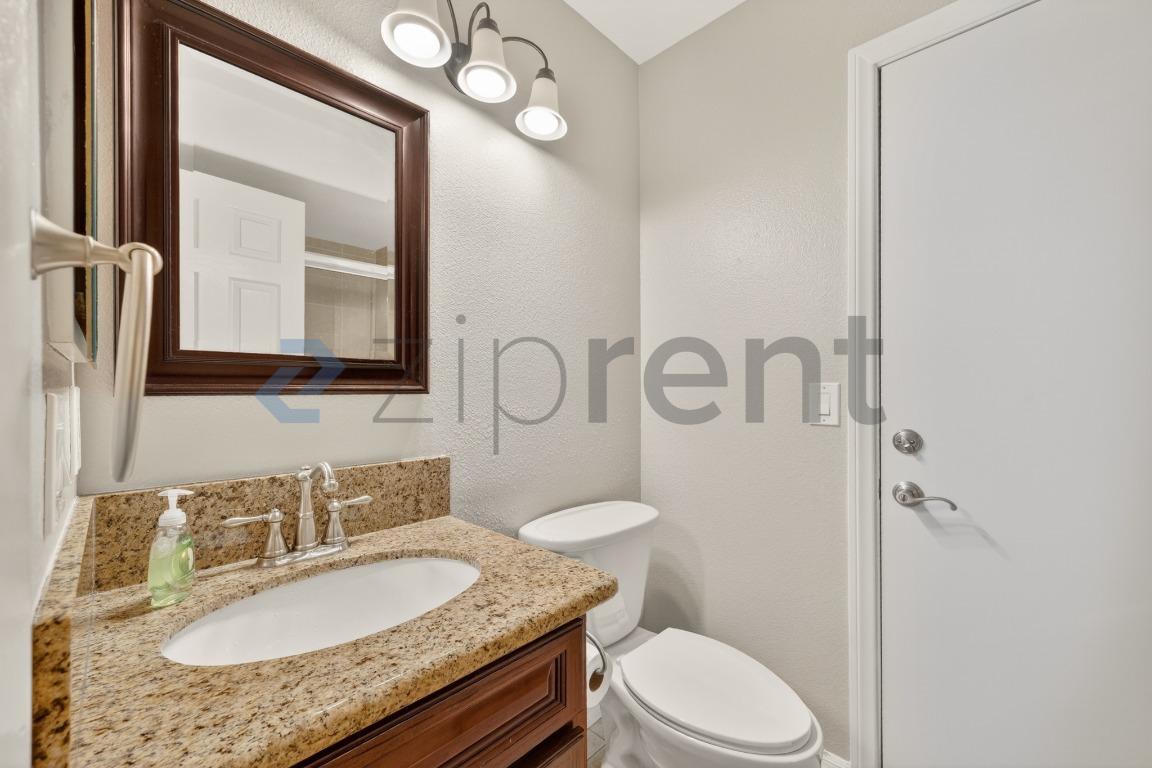 Building Photo - 608 Shenandoah Ave