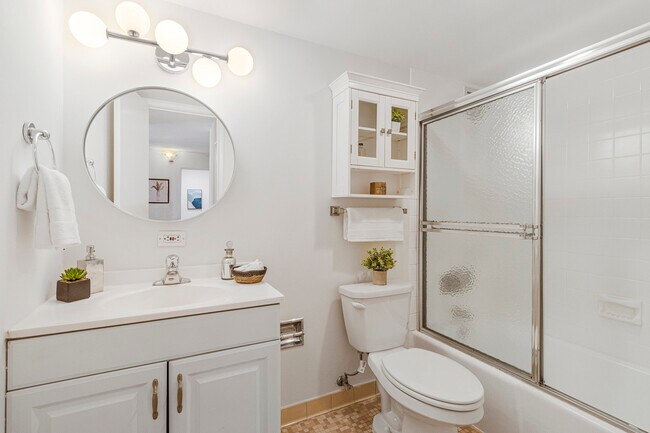 Building Photo - 1280 21st St NW