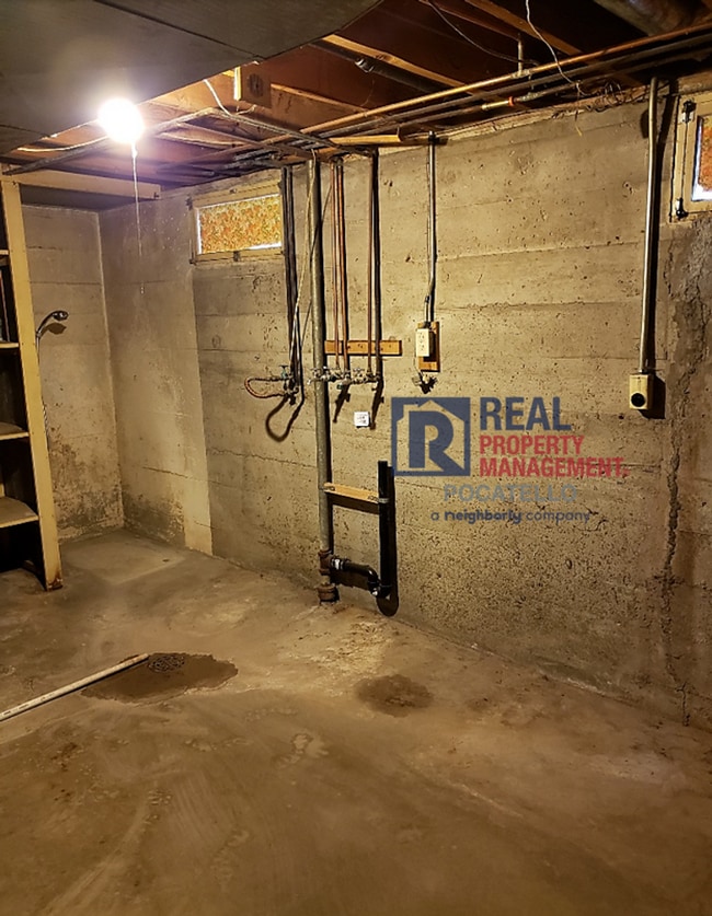 Building Photo - 3 Bedroom 1 Bath Home - 1 car garage - PET...