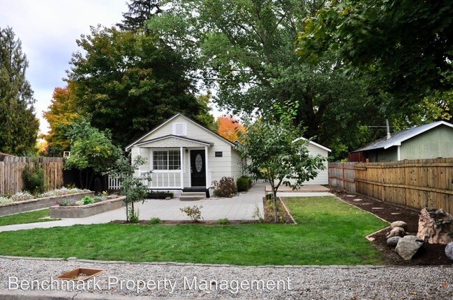 Building Photo - 3 br, 2 bath House - 1310 N. B Street