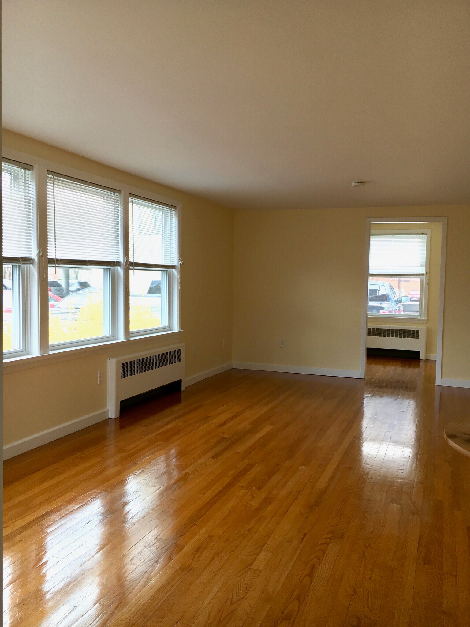 Great room - 26 Grove St