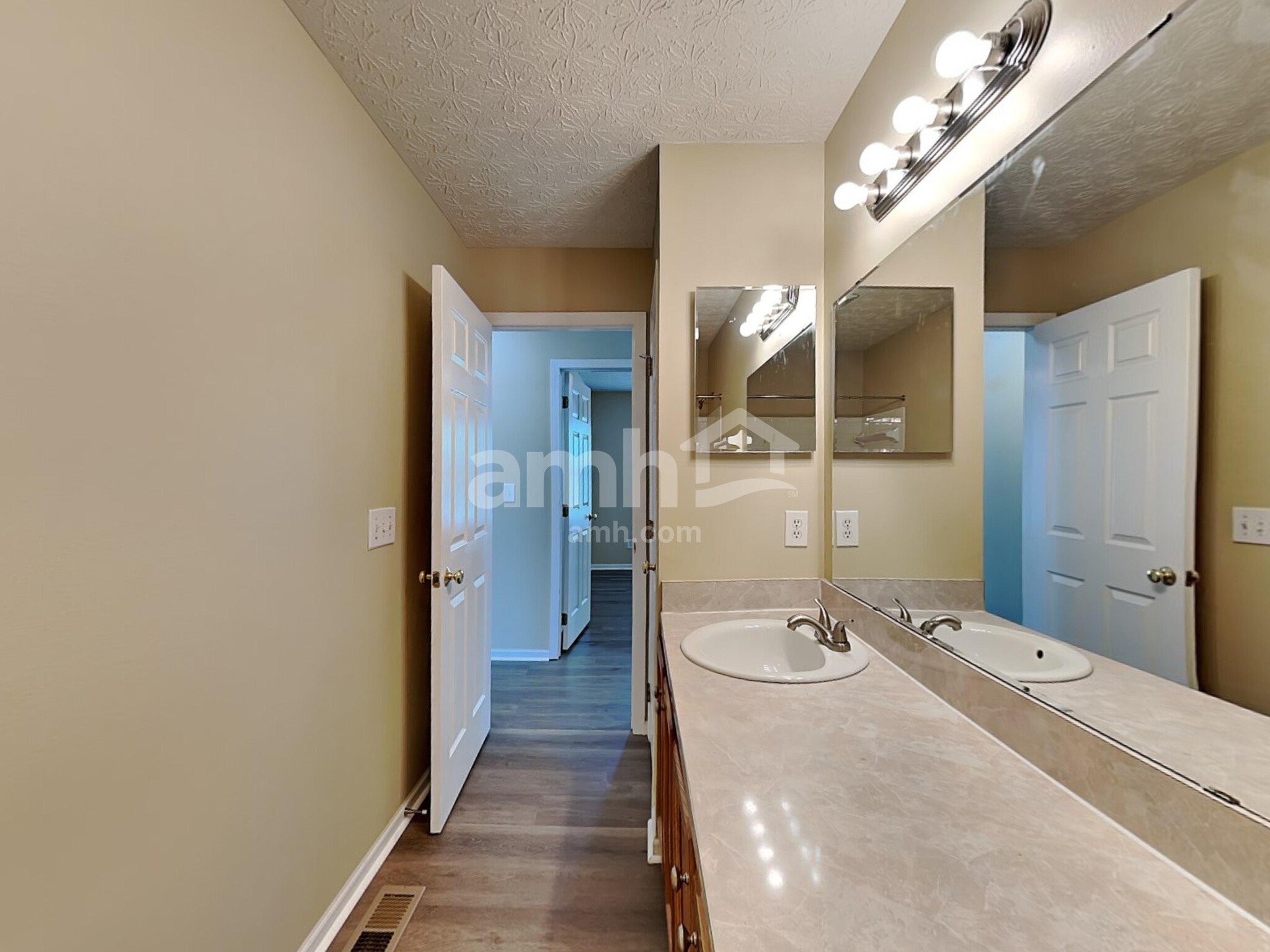 Building Photo - 712 Moreno Dr