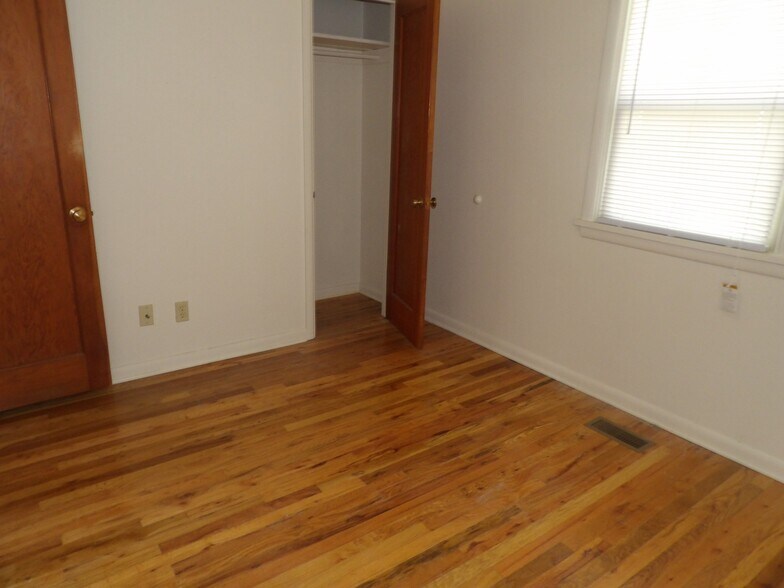 Building Photo - 1501 N Cedar St
