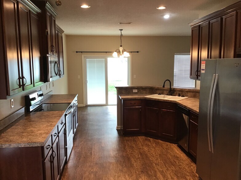 Building Photo - 2724 Creekfront Dr