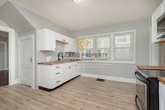 Building Photo - 615 N Gray St