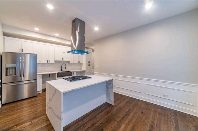 Building Photo - 5824 S Michigan Ave