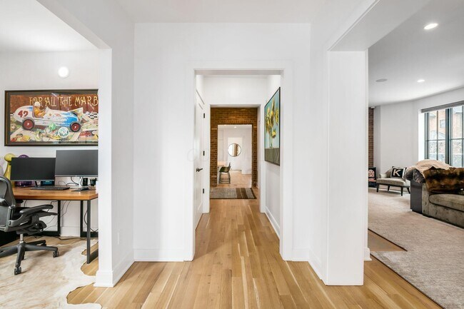 Building Photo - 597 S 9th St
