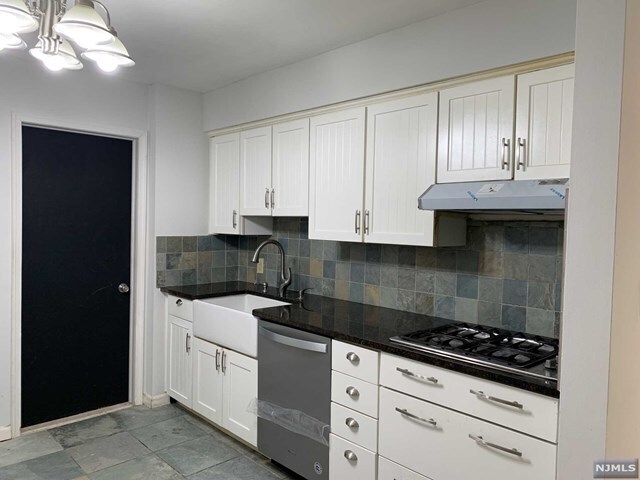 Building Photo - 275 Hoym St