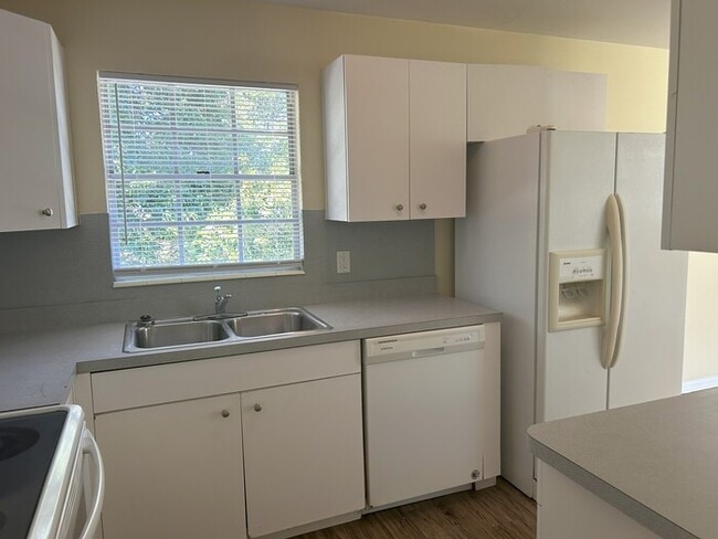 Building Photo - 3605 W Leila Ave