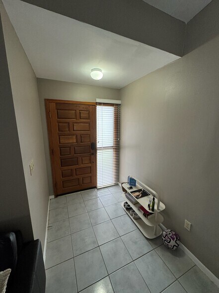 Building Photo - 14931 SW 92nd Ter