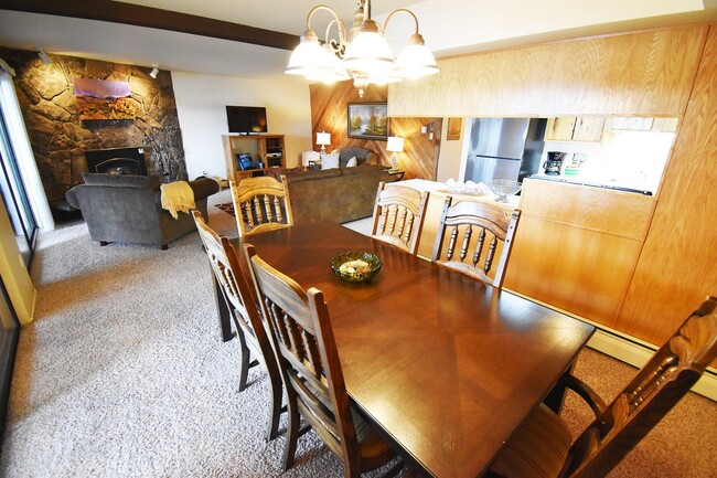Building Photo - Winter Seasonal Rental- Timberline 14