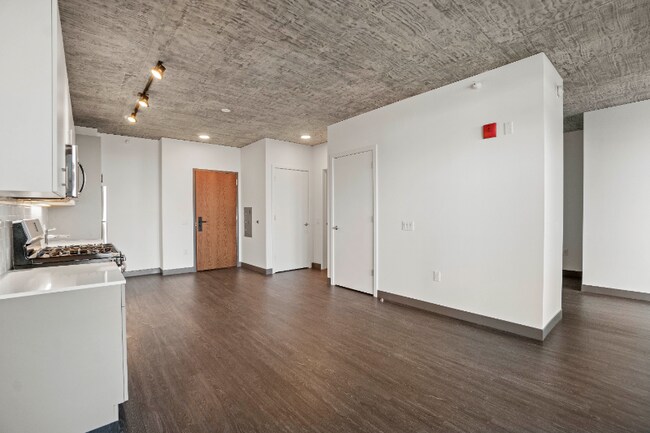 Building Photo - 153 N Elizabeth St