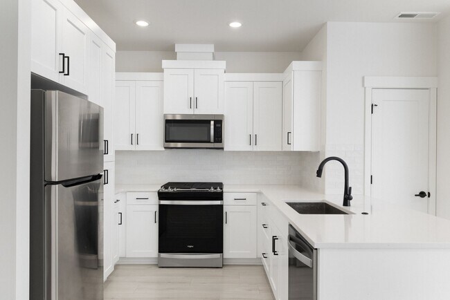 Building Photo - 20869 SE Denver Dr