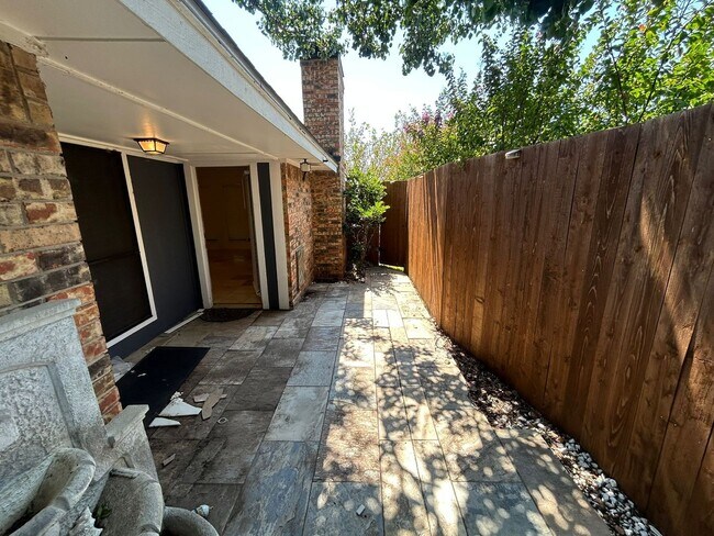 Building Photo - 2019 Chalfont Dr