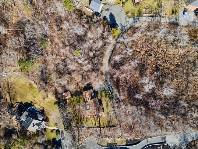 Building Photo - 17 Hillside Rd