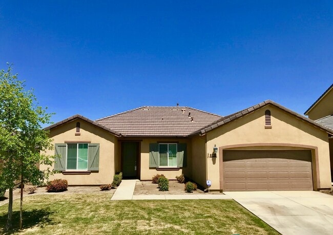 Primary Photo - MUST SEE!!! Newer Home 4 bedroom 2 Bath Sp...