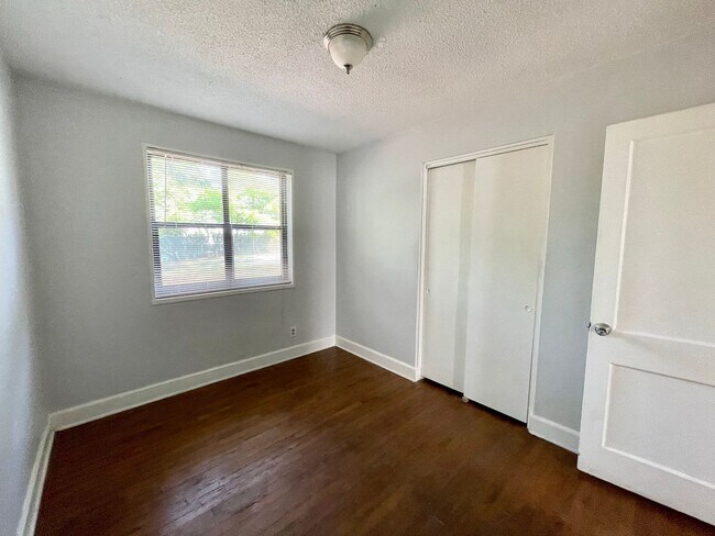 Building Photo - Hampton Hills subdivision. Close to Ft. Ja...