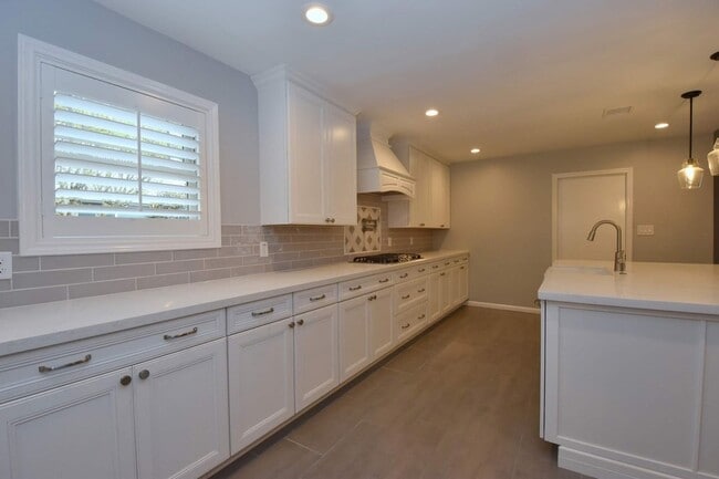 Building Photo - 10802 Meadow Lake Ln