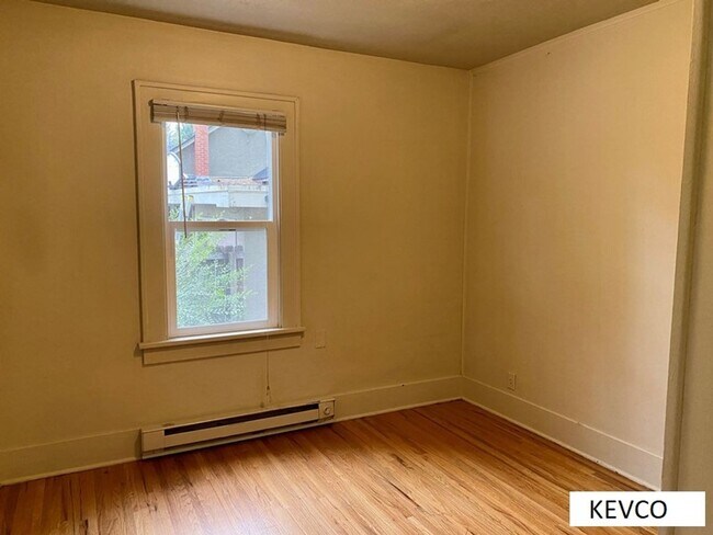 Building Photo - 208 E Pitkin St