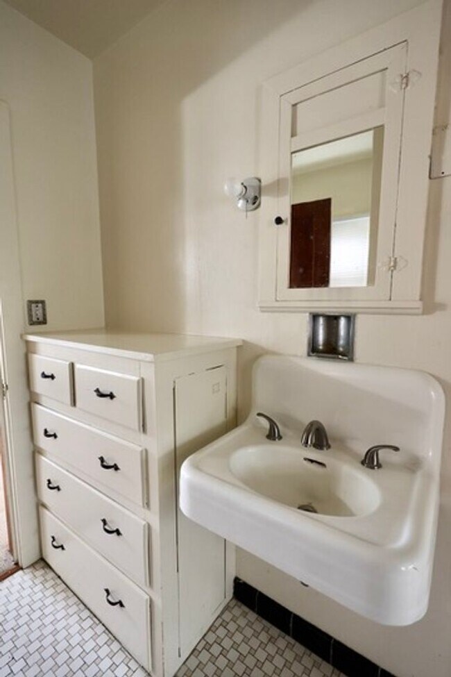 Building Photo - Available Now – Downtown Winters Bungalow