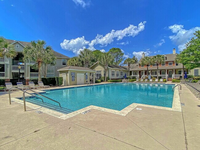 Building Photo - 1600 Long Grove Dr