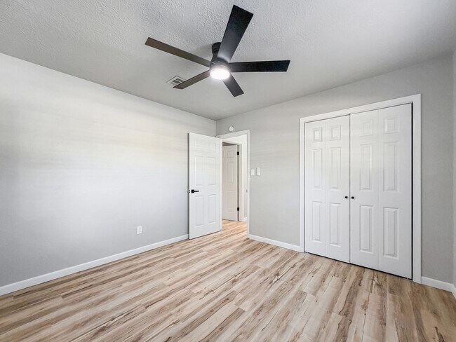 Building Photo - 1702 W Boyd St