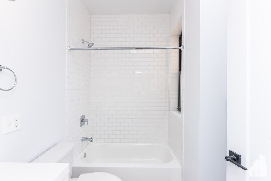 Building Photo - 3405 W Fullerton Ave