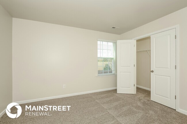 Building Photo - 111 Naples Rd