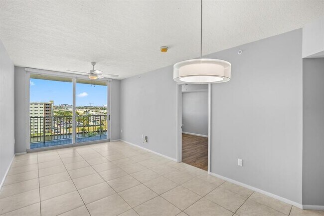 Building Photo - 3020 NE 32nd Ave