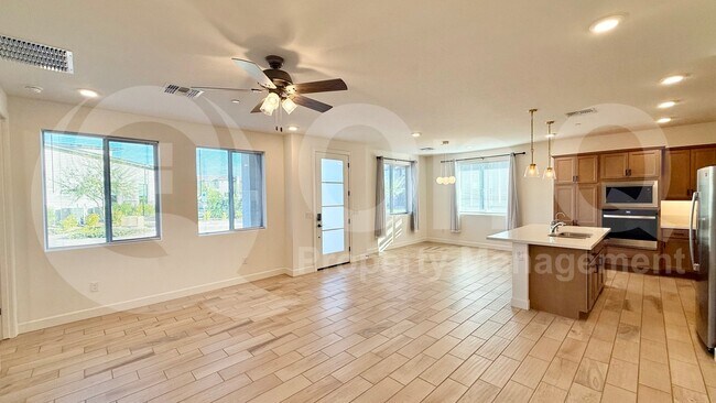 Building Photo - 2121 W Sonoran Desert Dr