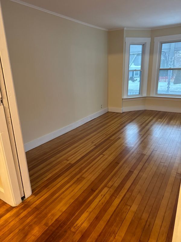 Building Photo - 79 Meadow St