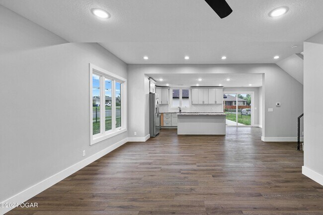 Building Photo - 2836 E 15th St