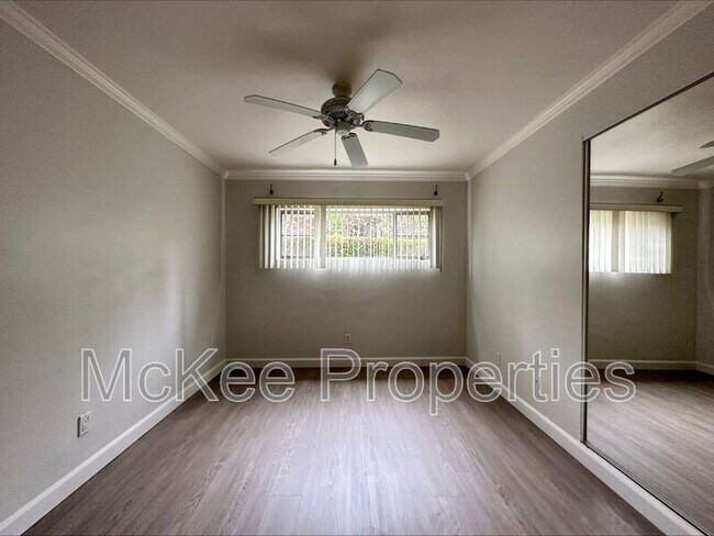 Building Photo - 907 Hayes Ave