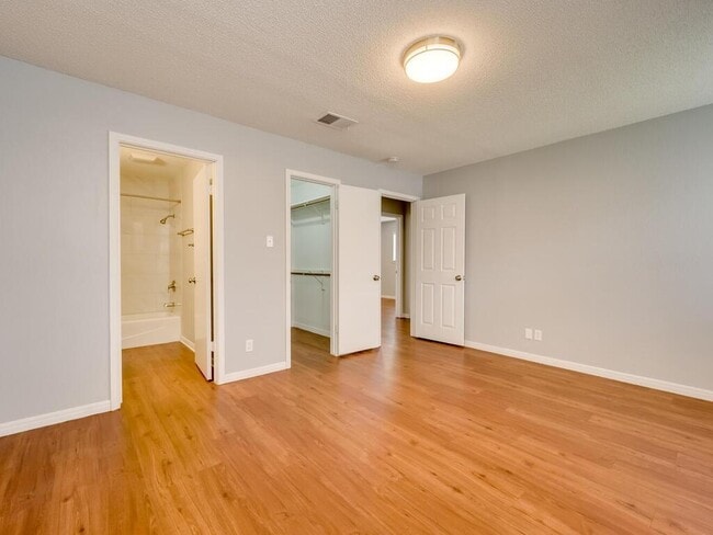Building Photo - 208 Tamara Dr