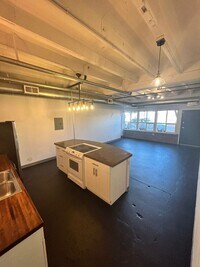 Building Photo - Modern and Spacious studio apartment with ...