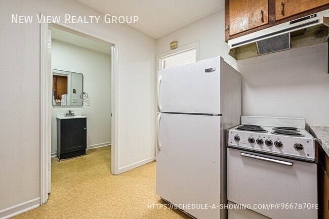 Building Photo - 220 McDade Rd