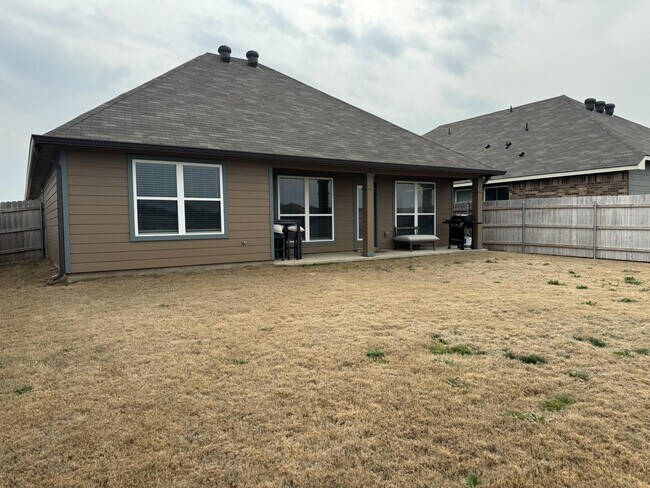 Building Photo - 8314 Stonehollow