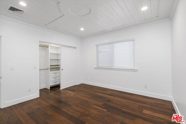 Building Photo - 645 N Sierra Bonita Ave