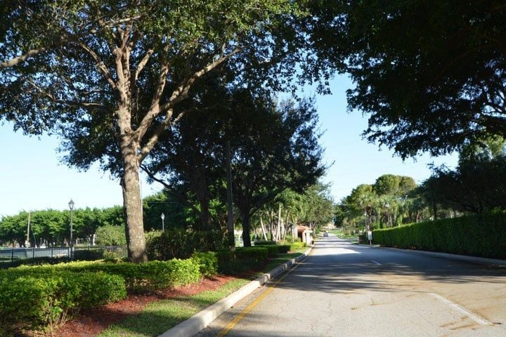 Building Photo - 15500 Lakes of Delray Blvd