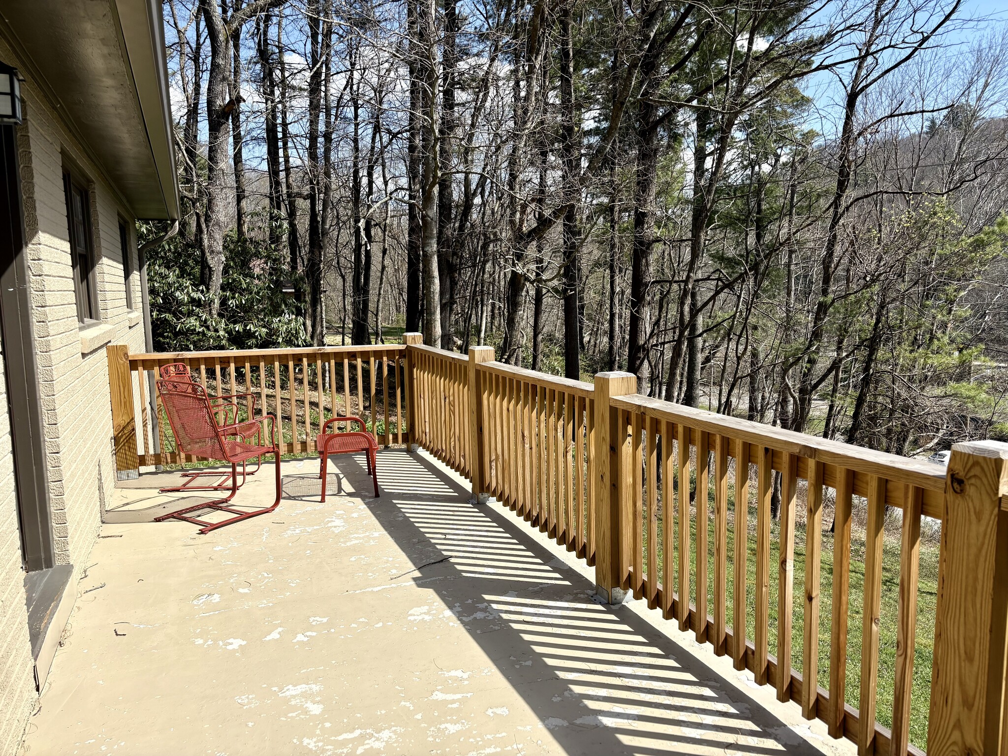 Building Photo - 136 Ski Crest Park