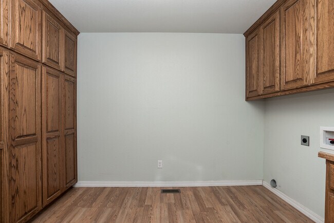 Building Photo - 5 Wreston Ln