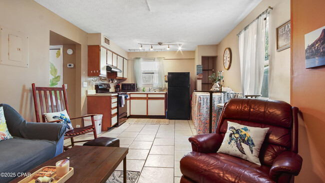 Building Photo - 513 Lantana St