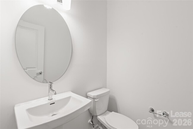 Building Photo - 302 Silver Fleet Dr